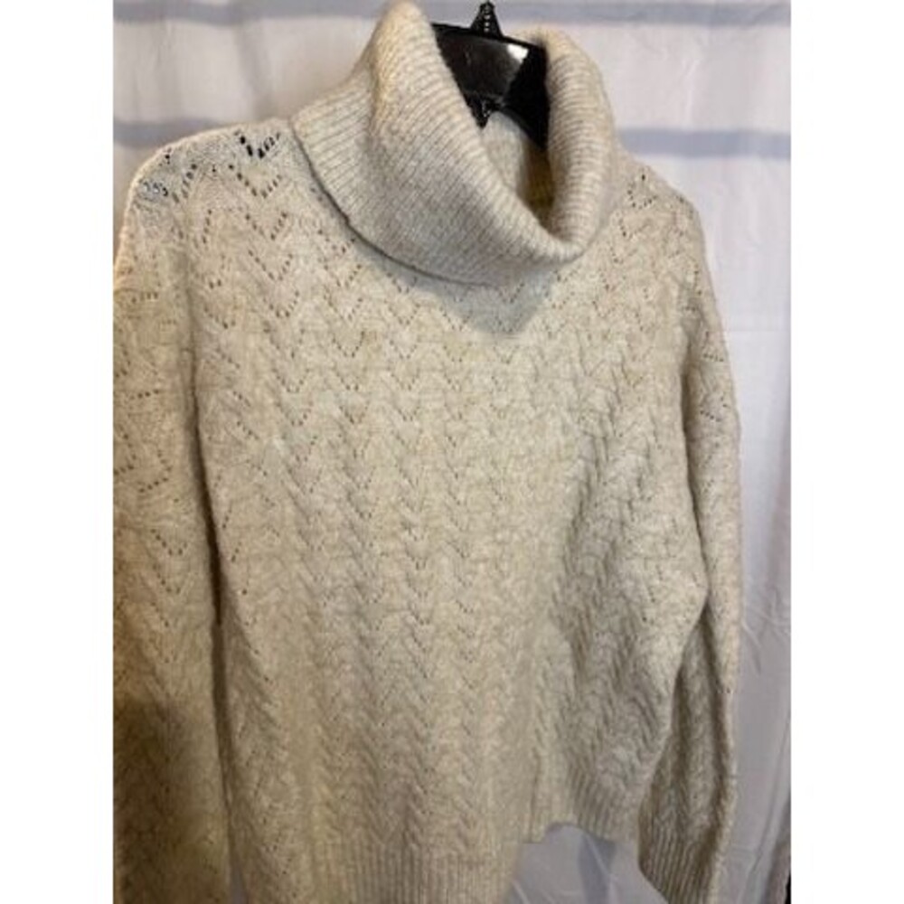 Old Navy Cream Cable Knit Cowl Neck Sweater – Size M